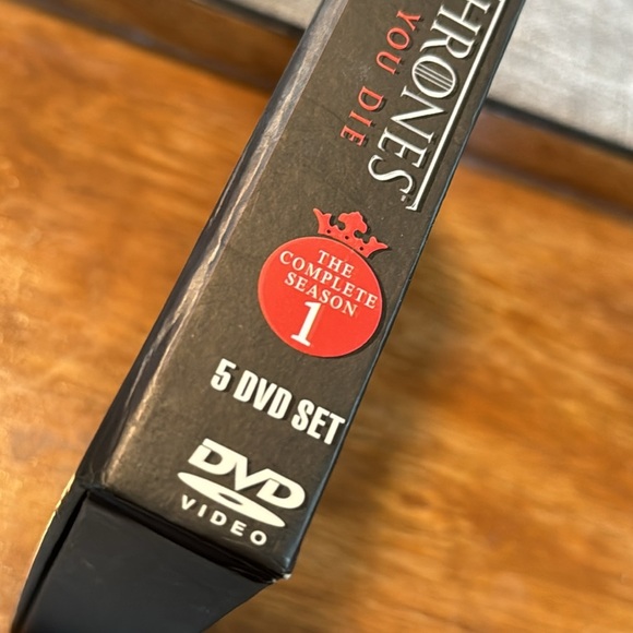 DVD TV Series GAME OF THRONES The Complete FIRST Season Plus BONUS FEATU… - Picture 4 of 5